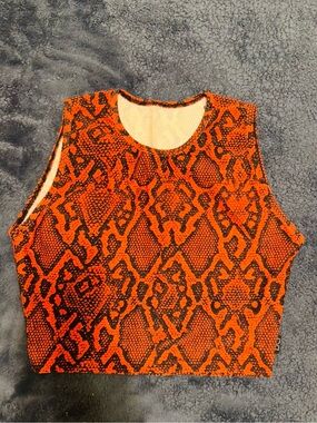 LiCi Fit Cropped Tank in Red Venom - M